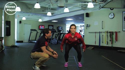 足球运动员保护膝盖的锻炼方法,足球训练如何保护膝盖