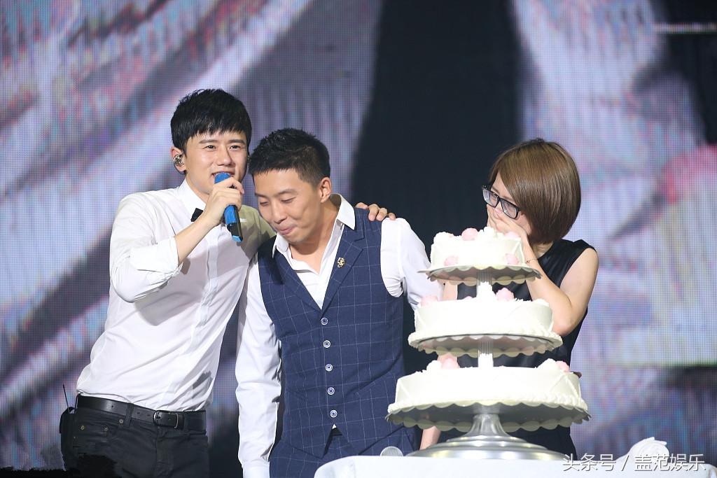 张杰演唱会求婚策划完整版,张杰演唱会求婚小伙原视频