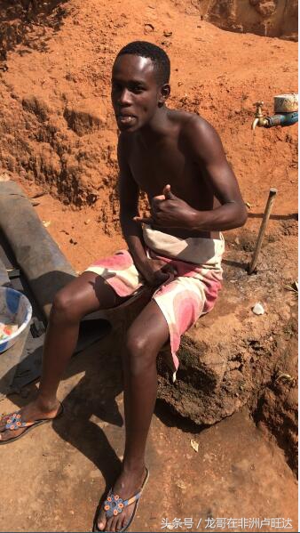 非洲穷，小黑肤色黑，看看龙哥的回答