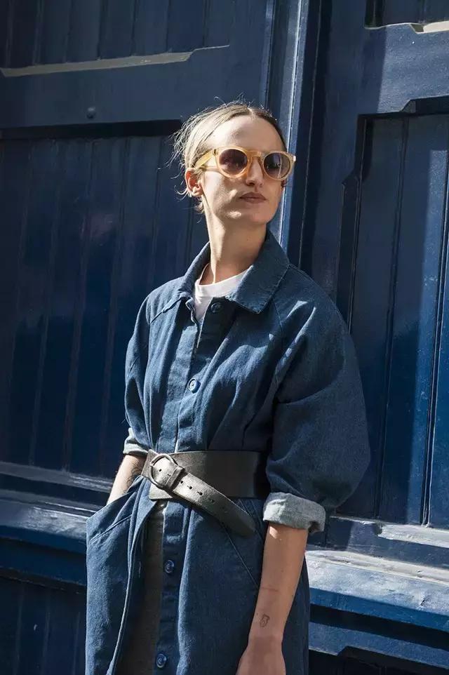 穿牛仔裤扎腰带还是不扎腰带好看,牛仔裤腰太松了有什么好看的腰带