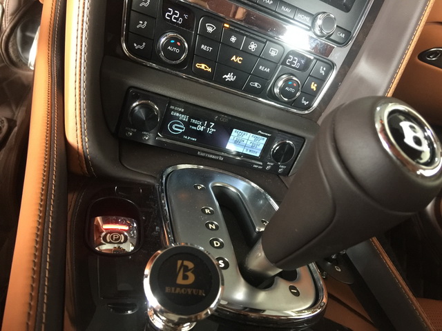 12款宾利欧陆音响改造,街拍新款宾利欧陆音响