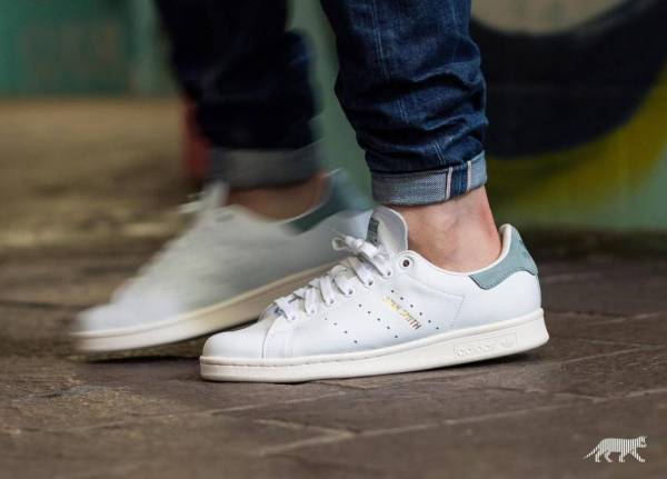 秋天入手这双高端休闲鞋无敌百搭,初秋必买的4双鞋穿10年都不过时