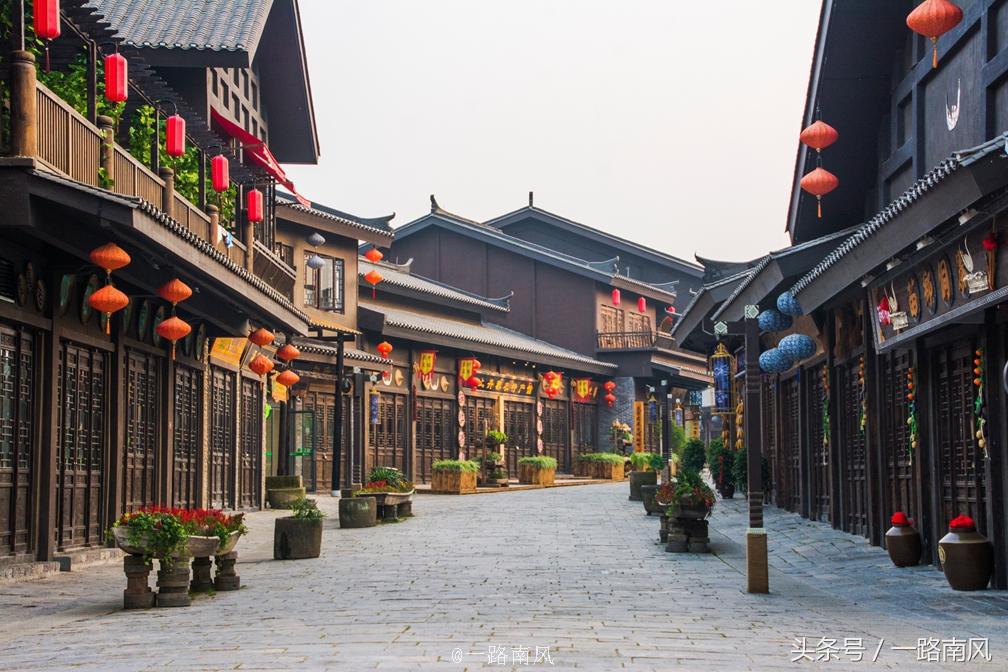 王健林为什么在丹寨建万达小镇,万达王健林与丹寨