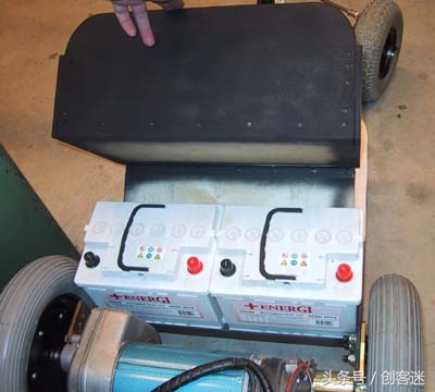 小伙自己动手做迷你电动四轮车,四轮电动小车简易制作