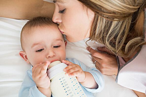 经常给宝宝换奶瓶好吗,六个月宝宝换二段奶粉正确方法