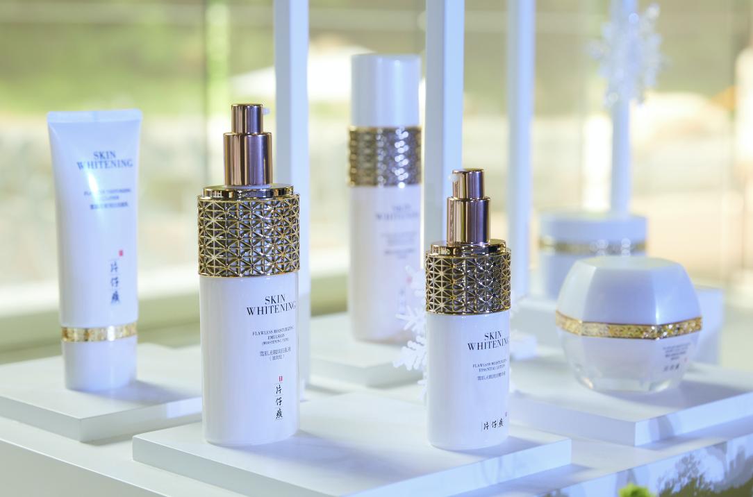 片仔癀雪肌无暇润白,片仔癀雪肌无暇精粹水