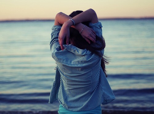 深爱的人分开了要怎么安慰自己,深爱过的人分手后会有哪些表现