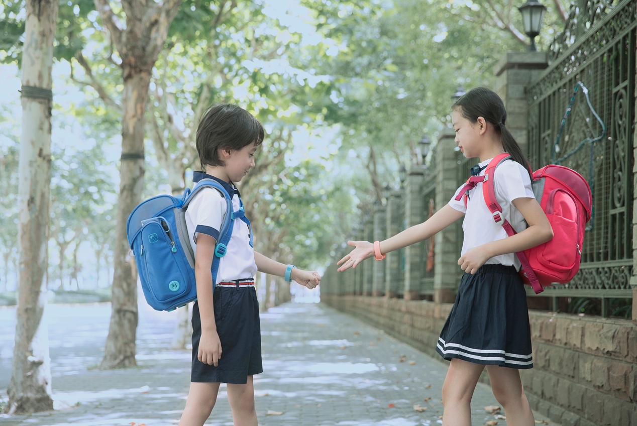 高颜值,专业护脊椎设计!249元米粉的第一个儿童书包