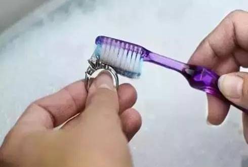 珠宝不是光会买就行，女人养珠宝就像男人养车！