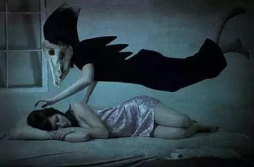 为什么鬼压床醒来还在梦里,梦里鬼压床感觉很真实