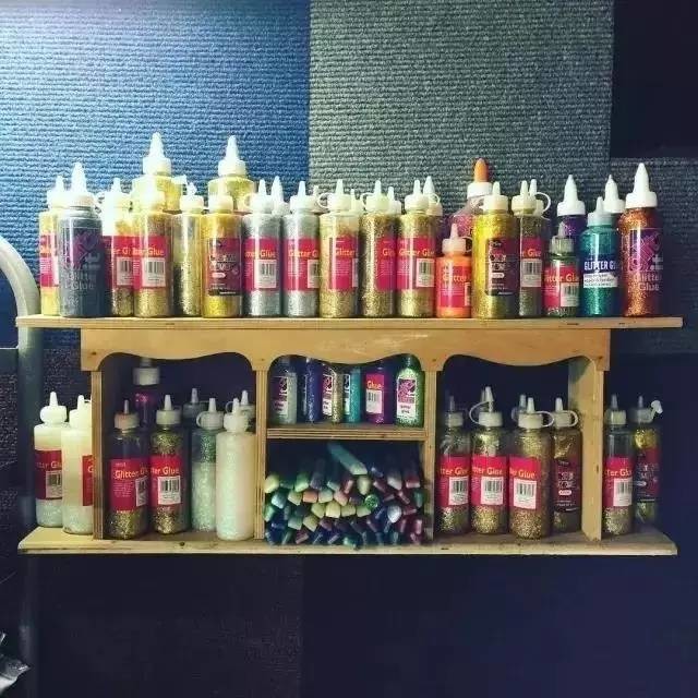 这家店9000件商品全是假货,人们却争相购买