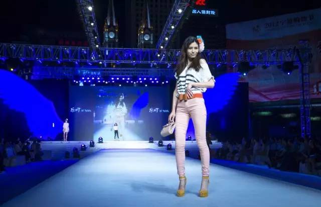 宁波中心地标天一广场15岁啦,哪张照片勾起你的回忆?