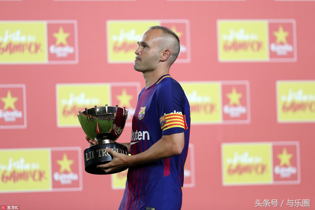 造3球!空难幸存球员痛哭梅西送拥抱,巴萨5-0沙佩科捧杯
