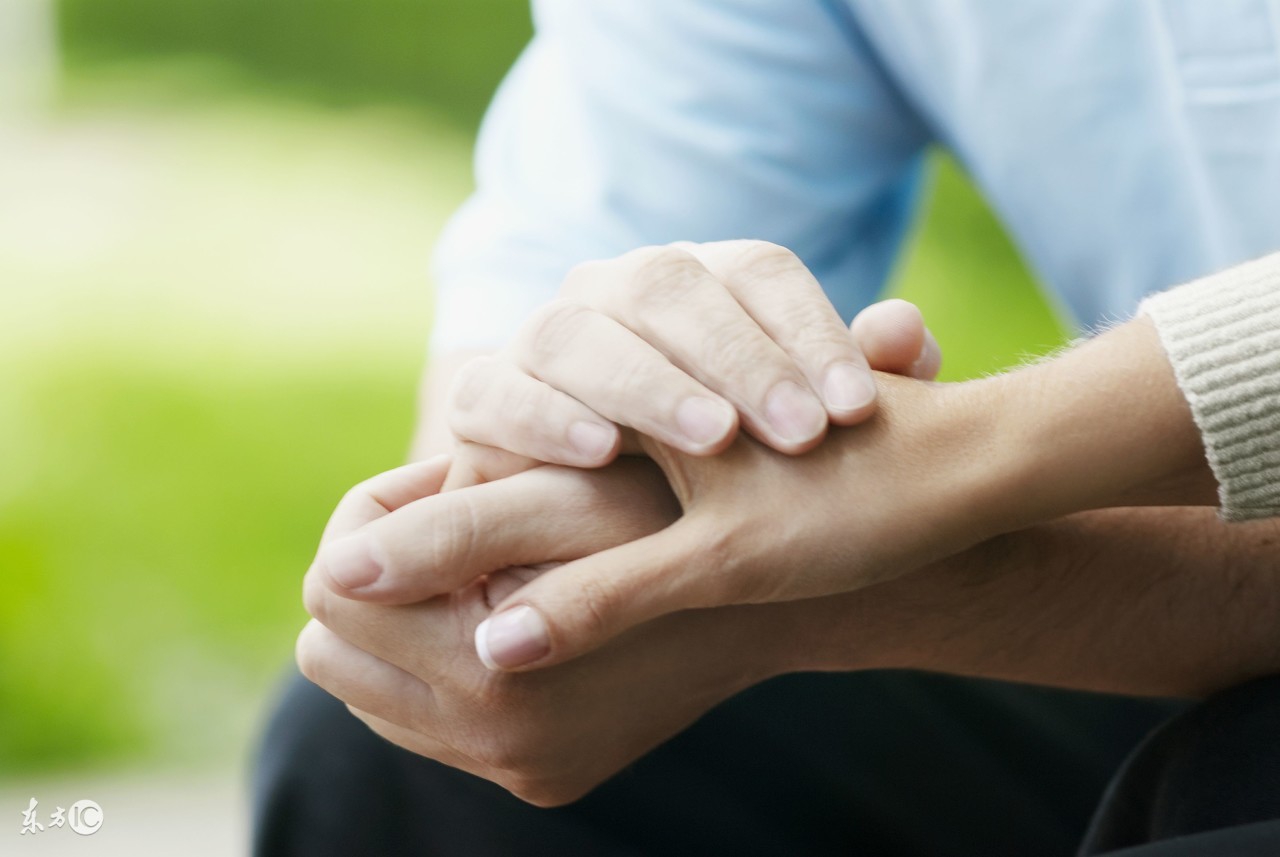 当老婆和老妈吵架了我该怎么办,老婆老妈性格都强势很难相处