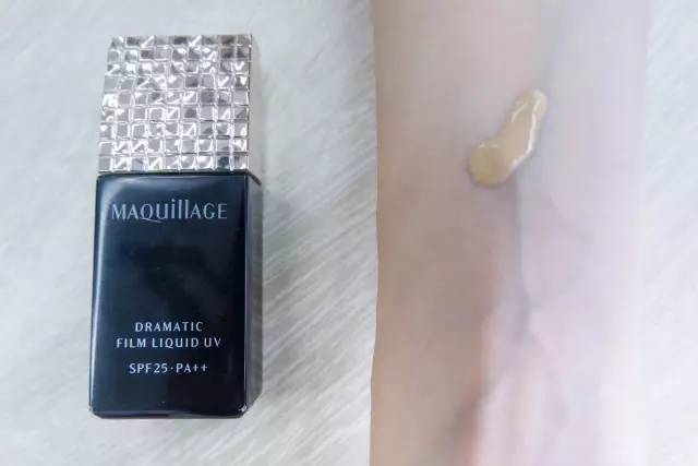 编辑部的选择｜4款网红粉底测评，不去专柜也能挑到适合你的那个