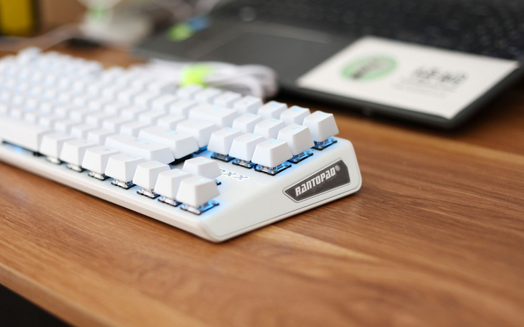 镭拓mxx机械键盘拆解,手感好炫酷的键盘