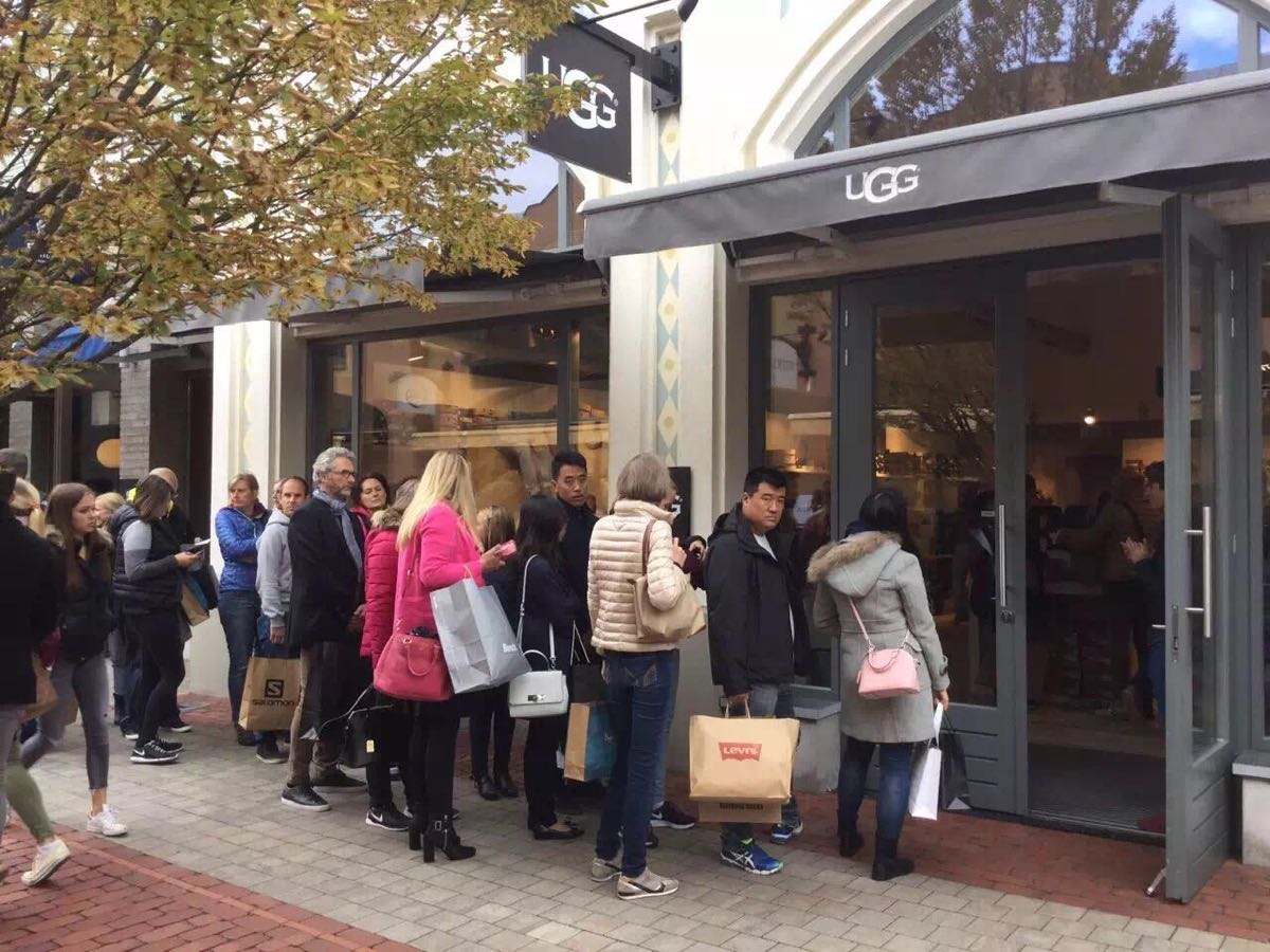 除了啤酒足球汽车,这里还有*情纵**的购物体验