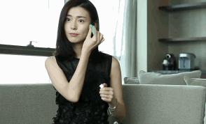 卢杉的包里都有什么?网友:你也用娜扎同款?看来我买对了