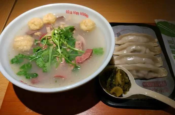 吴京鸭血粉丝汤,吴京南京吃的鸭血粉丝