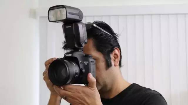 百块的外闪真能买?换个方式玩摄影