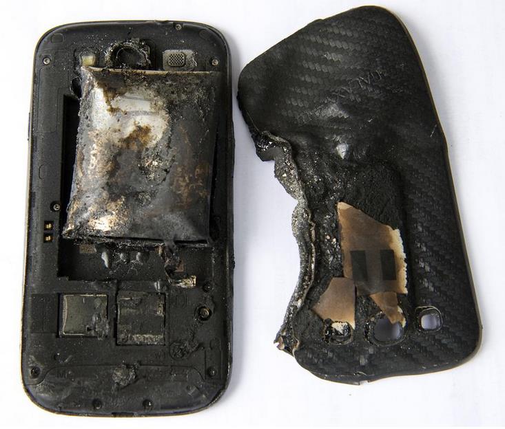 手机充电发烫容易爆炸么,oppo手机充电发烫会爆炸吗