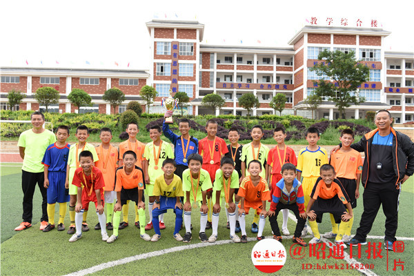 昭通市昭阳区双河小学足球队2017,六安双河中学足球队