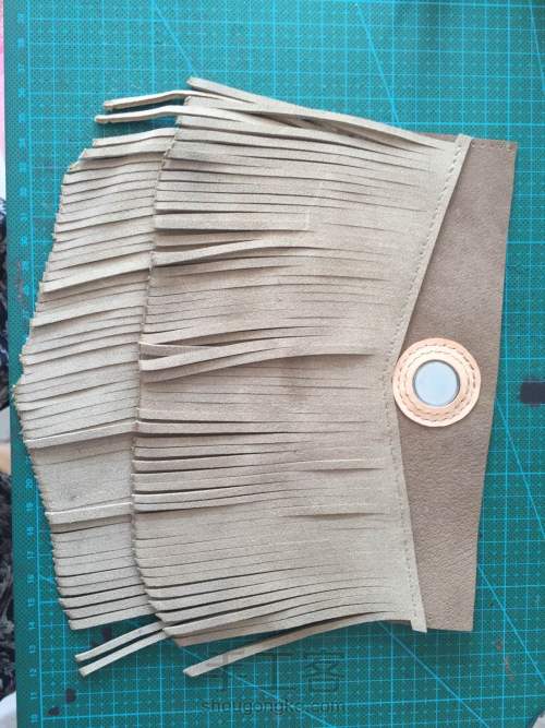 每个女孩子都要有个金锁,每个女孩都会带一个包吗