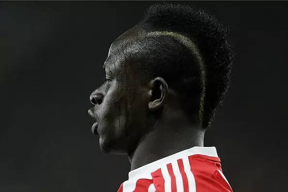 15岁在非洲踢野球，23岁创英超惊人记录，后入利物浦成真核