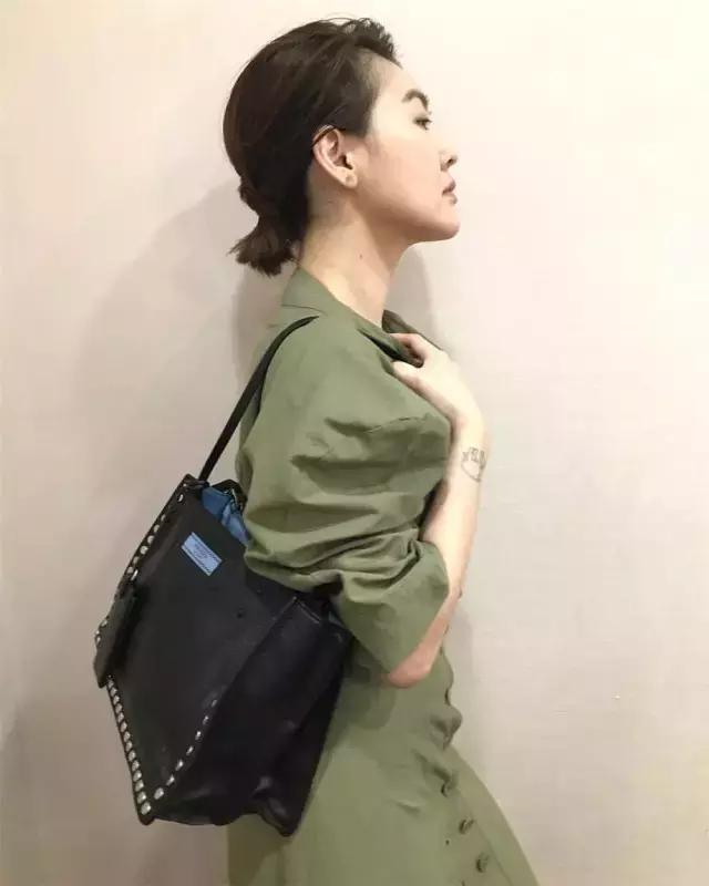 prada春夏信封包,prada三合一包包七夕