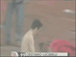 足球打耳光的庆祝动作,足球场上庆祝宝宝出生的动作