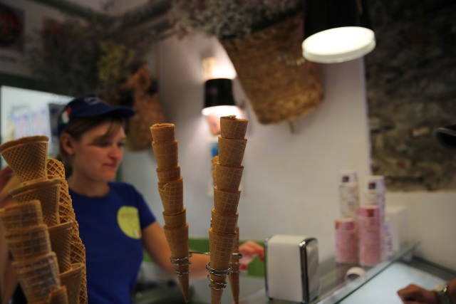 浜氬緱閲屼簹娴峰哺鏃呮父,浜氬痉閲屼簹灏忛晣娴疯竟