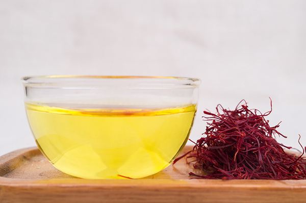 藏红花泡水喝有什么功效与作用吗,藏红花泡水喝有什么功效呢