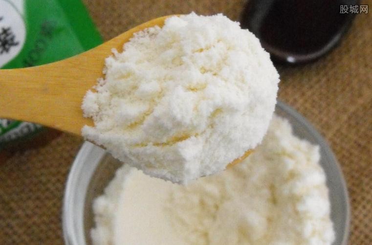 中老年奶粉选生牛乳还是全脂奶粉,中老年奶粉哪个牌子的奶粉最好