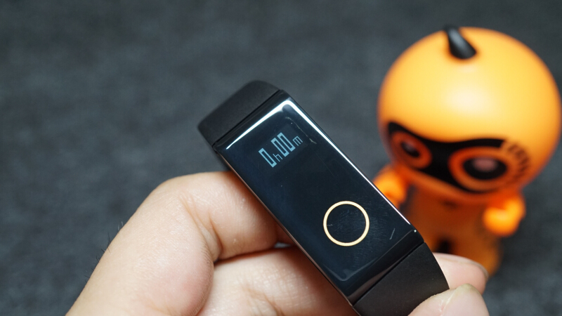 出门戴上拉卡拉,不再需要钱和卡