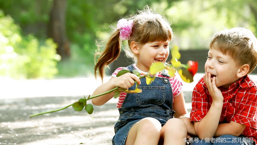 二胎家庭老大欺负老二怎么解决,二胎被老大欺负