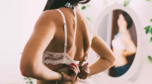 告别副乳甩掉拜拜肉,不胖但是有点副乳怎么减