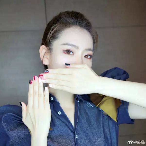 打个赌！看完这100款时髦美甲，你会种下一片草原