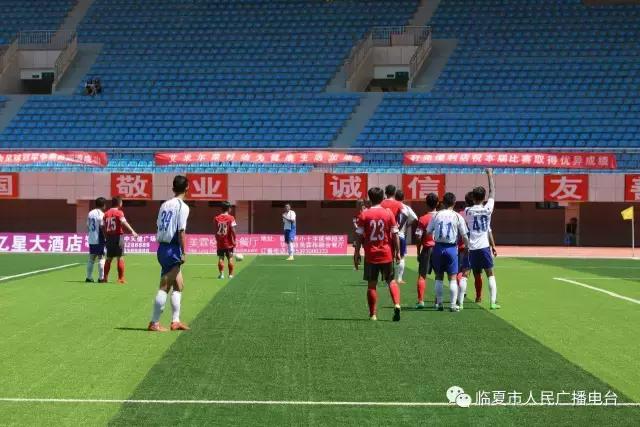 足球赛激情再燃绿茵逐梦,足球健儿们在绿茵场上挥洒汗水