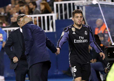 魔笛接班人强势崛起防死梅西皇马拥5顶级中场剑指六冠