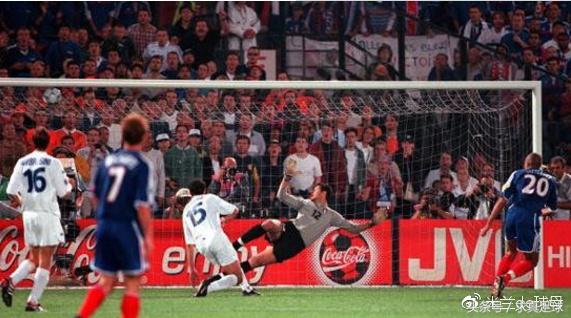 意大利布冯千场里程碑,意甲最佳球员布冯