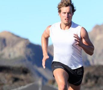 男性皮肤白斑脱皮,男士皮肤白斑怎么治疗最好