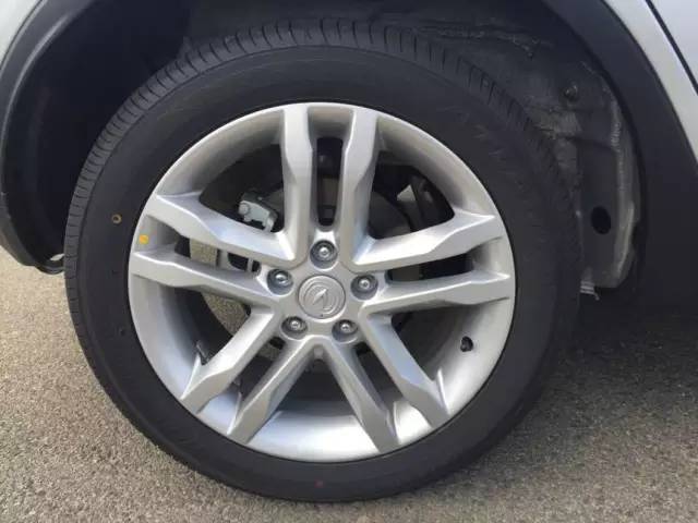 长安cs352016款1.6自动尊贵型,2016款长安cs35优缺点