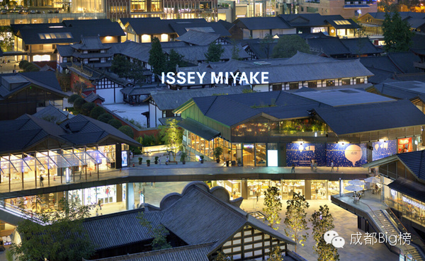 刚排完NMD，三宅一生又开业了，还让成都人喘气不