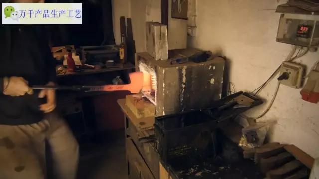 牛人用废旧锯片diy斧头,用锯片做的小斧头