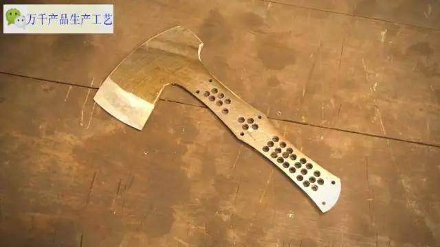 牛人用废旧锯片diy斧头,用锯片做的小斧头