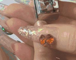 剪指甲的时候为什么会飞出去,为什么剪指甲指甲会乱飞