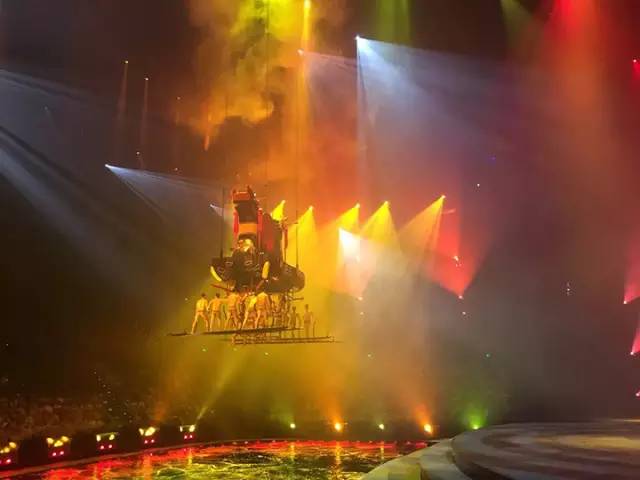 鱼游白沙洲,万达电影乐园汉秀双骄亮灯