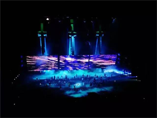 鱼游白沙洲,万达电影乐园汉秀双骄亮灯