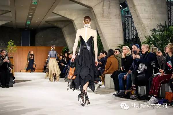 loewe包包经典款,loewe最值得入款的包包