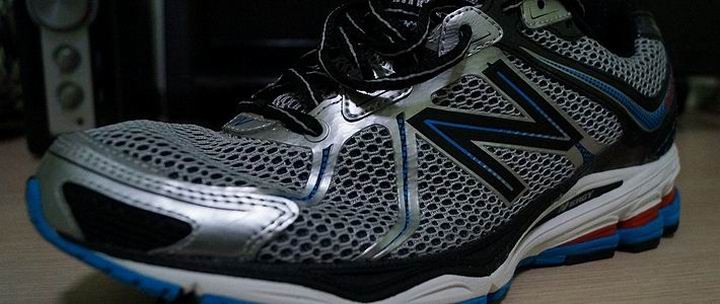 跑步不穿跑鞋有危害吗,穿跑鞋跑步真的可以提升速度吗